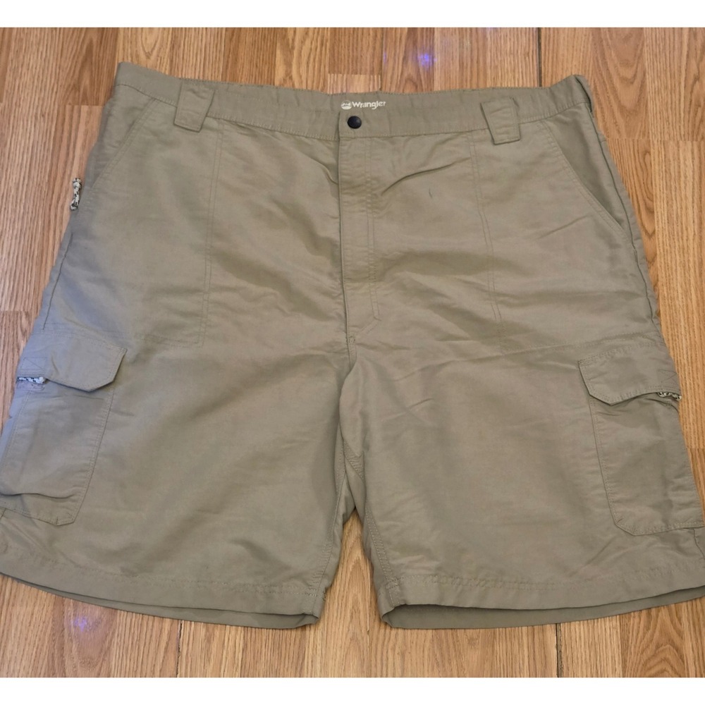 Wrangler Regular Fit Cargo Hiking Shorts Men's Size 46 Tan One Side Zip Pocket